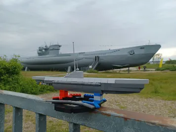 Thumbnail 2 of 5 for U-995