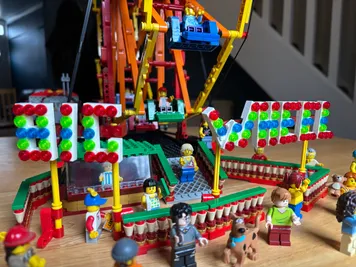Thumbnail 8 of 10 for Fairground Ferris Wheel